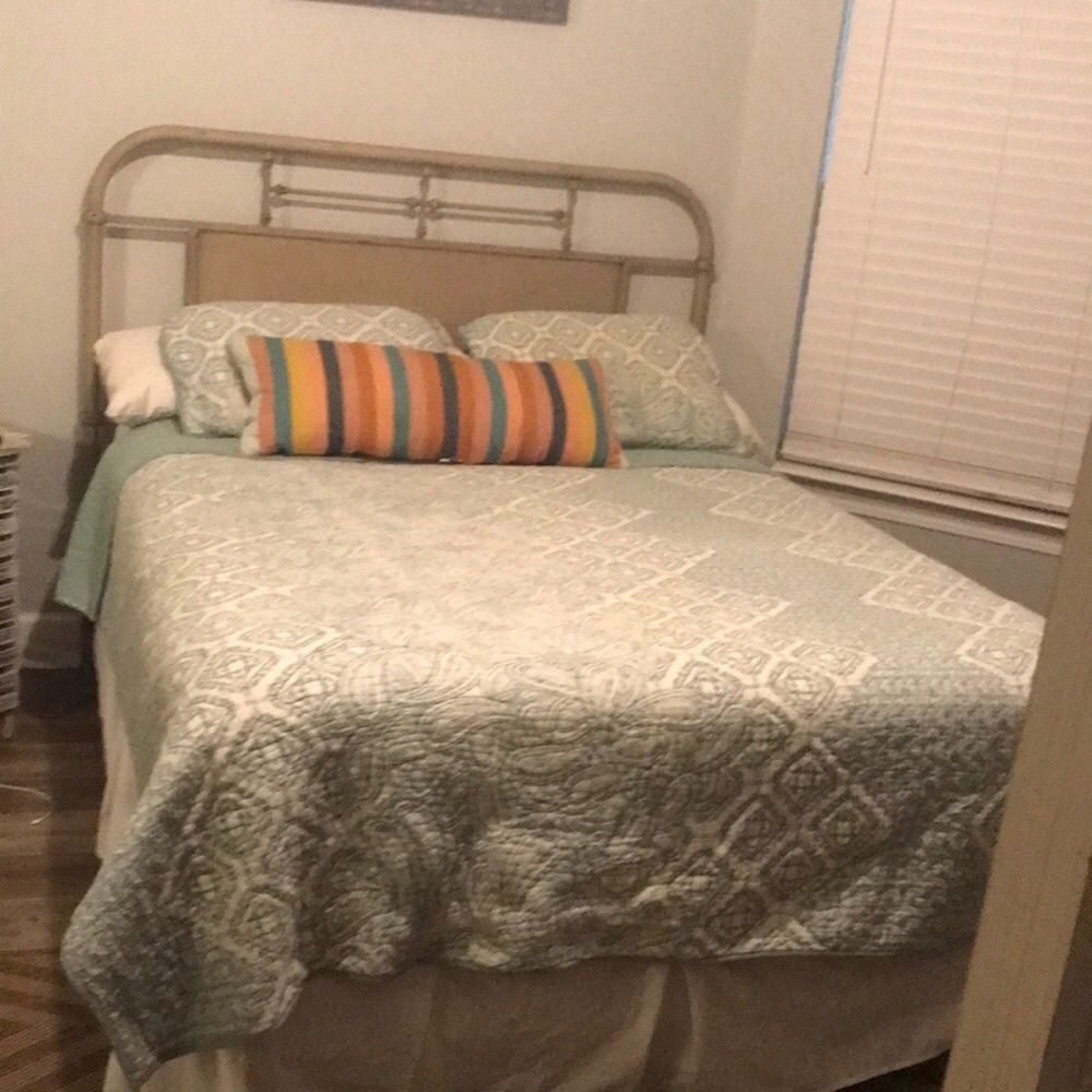 Pottery Barn - Full/Queen reversible quilt and 2 shams.